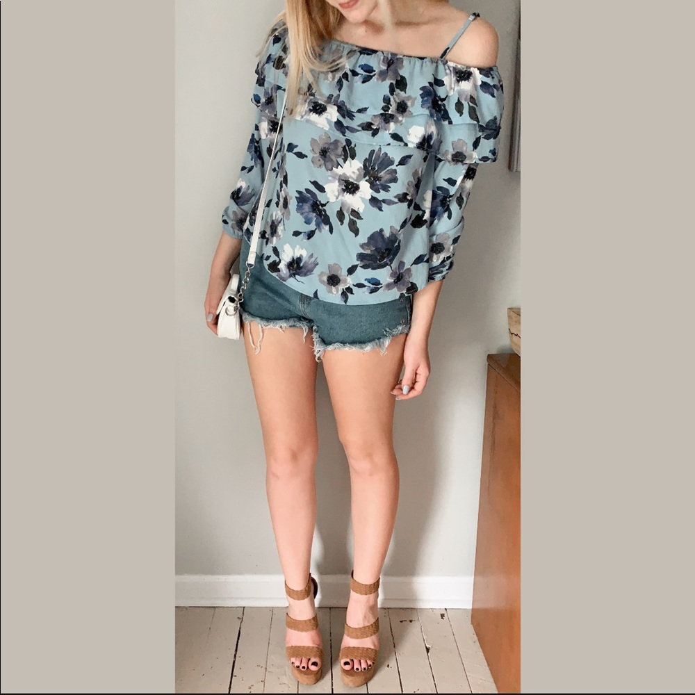 Off- shoulder Blue Flower Top